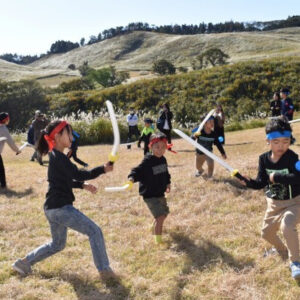 「伊豆新聞デジタル」にて、弊社のチャンバラ合戦の様子が掲載されました